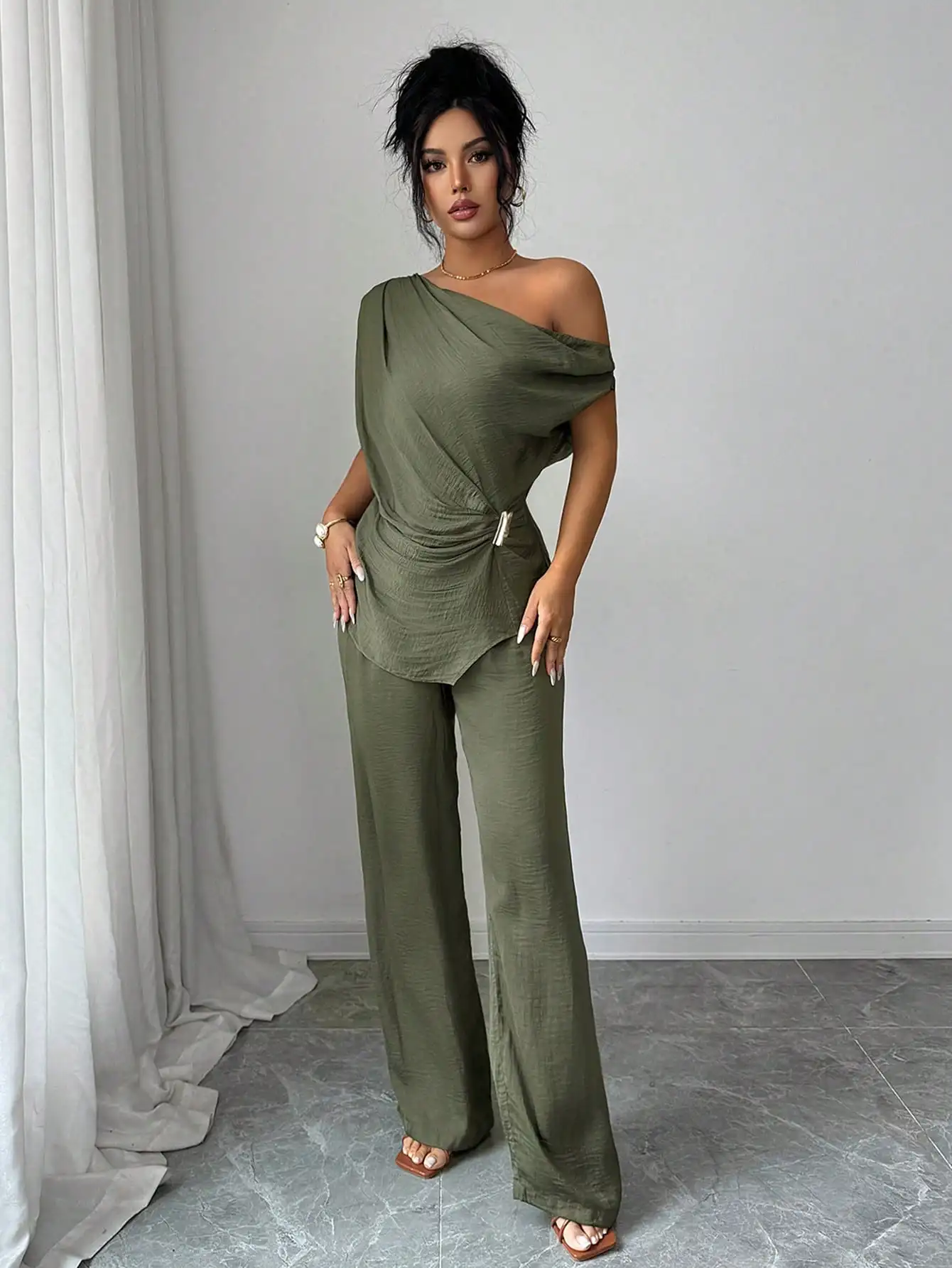 

Women Solid One-Shoulder Draped Blouse And Wide Leg Pants Set