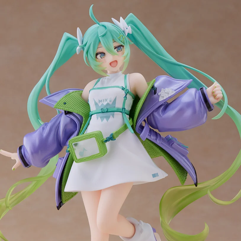 Bandai TAITO Fashion Hatsune Miku Sports Standing Scene Handmade Birthday Gift Toys