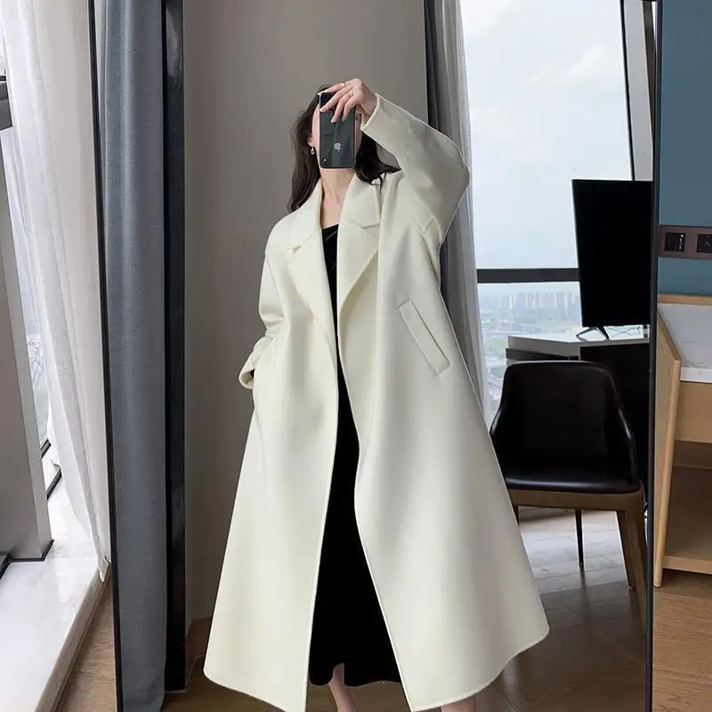 

2023 White Coat Women's Autumn And Winter Fashion Temperament Mid Length Lapel Casual Loose Straight Windbreaker