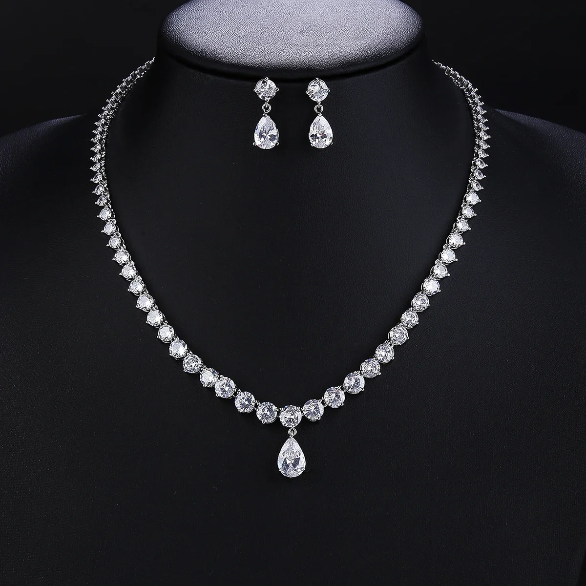 

High Quality Cubic Zirconia Bridal Wedding Jewelry Water Drop Necklace And Earrings Set Lady Party Accessories CN10466