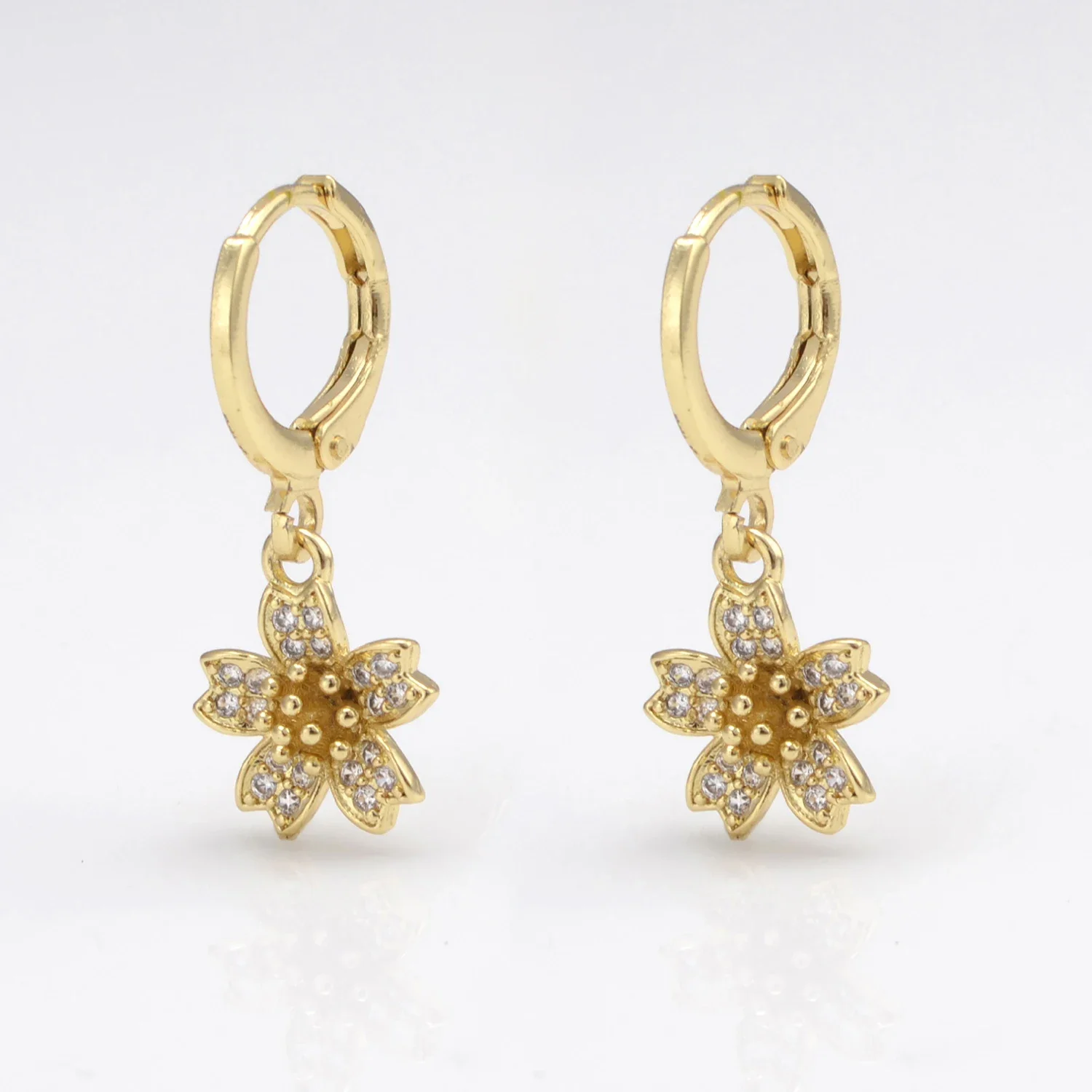 

Women's Ear Accessories Flower Pendant Earrings Korean Small Fresh Eardrops Ear Buckle Hoops Micro Paved Zircon Bridal Jewelry