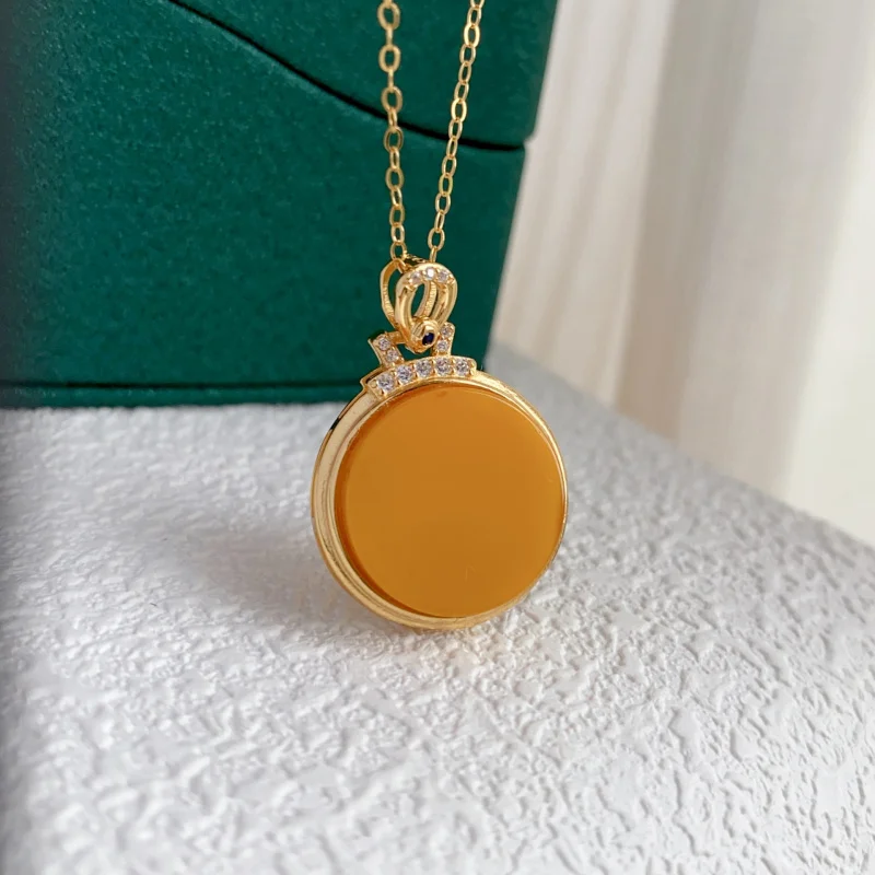 قلادة من الفضة الطبيعية S925 مرصعة بالعنبر القديم بدون مسألة