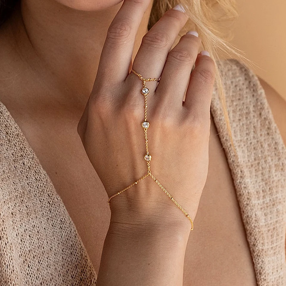 ZAKOL Modisches Armband mit Ring, zierlich, trendig, mit CZ-Kristallen, goldfarben, Handkette, Armbänder, Schmuck für Frauen und Mädchen