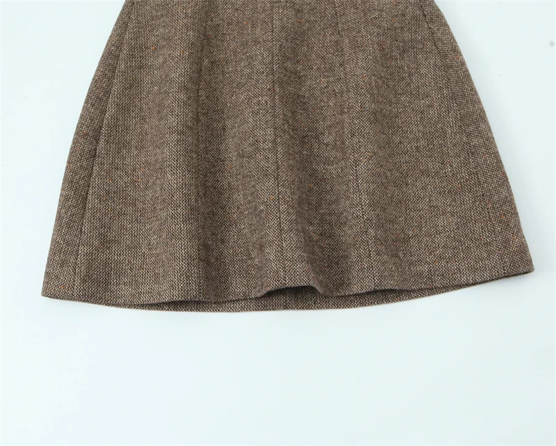 Sukienka damska 2025 zima nowa khaki bez rękawów seksowna głęboki dekolt w serek krótka sukienka modna i stylowa styl socjality