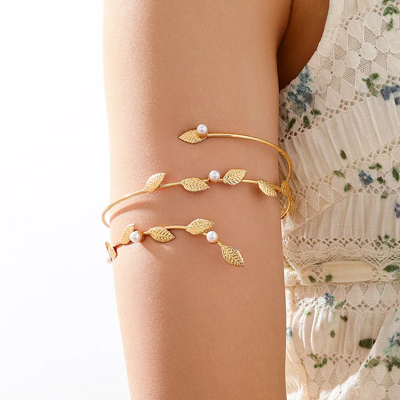 

Charm Retro Elegant & Sexy Enamel Floral Open Cuff Armlet for Women Vintage Glaze Craft Flower Open Arm Ring Jewelry Gift 2025