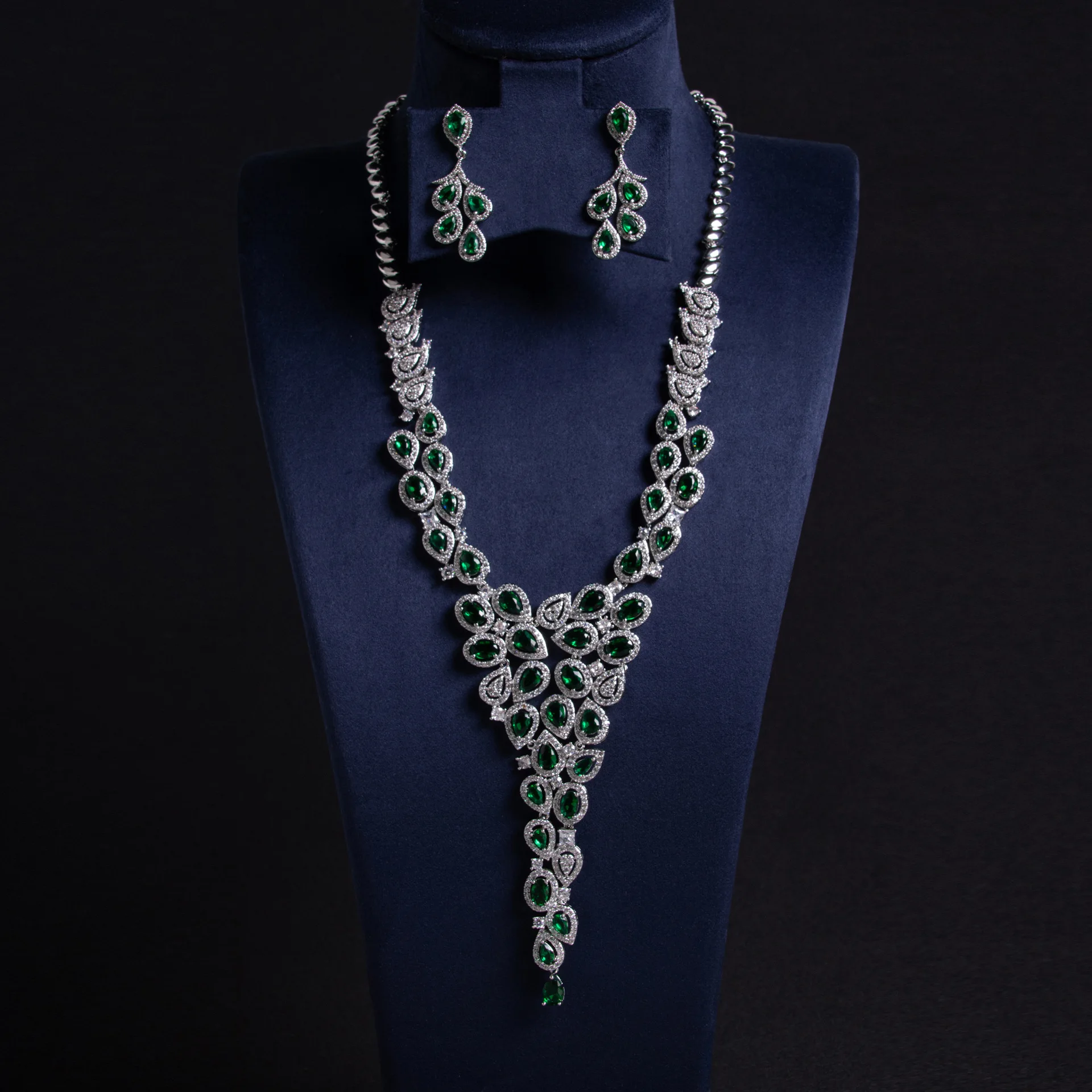 

2025 New Jewelry Luxury Exquisite Leaf Necklace Earrings Shiny sliver color Women's Dress Suitable for Wedding Prom Gift M-791