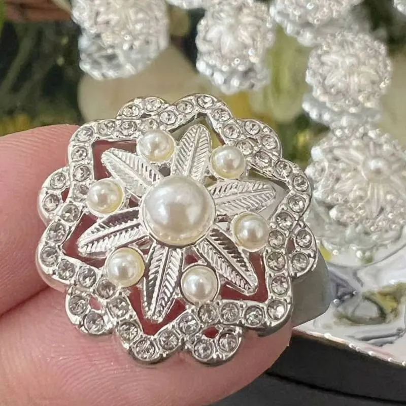 6 Stück 18/23 mm blumenähnliche silberne Metallknöpfe für Kleidung, Mantel, Windjacke, DIY, Perlen-Strass-Dekoration, Nähknöpfe – Detail 4