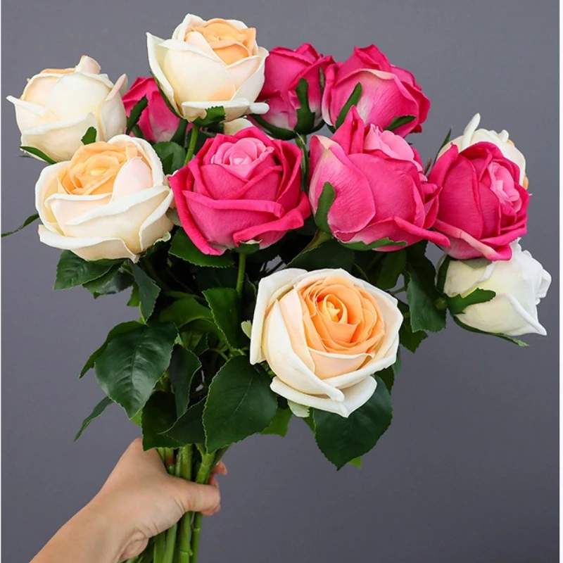 Lot de 5 roses artificielles réalistes au toucher naturel pour la décoration intérieure, bouquet de mariée réaliste, décoration florale pour mariage et table de fête