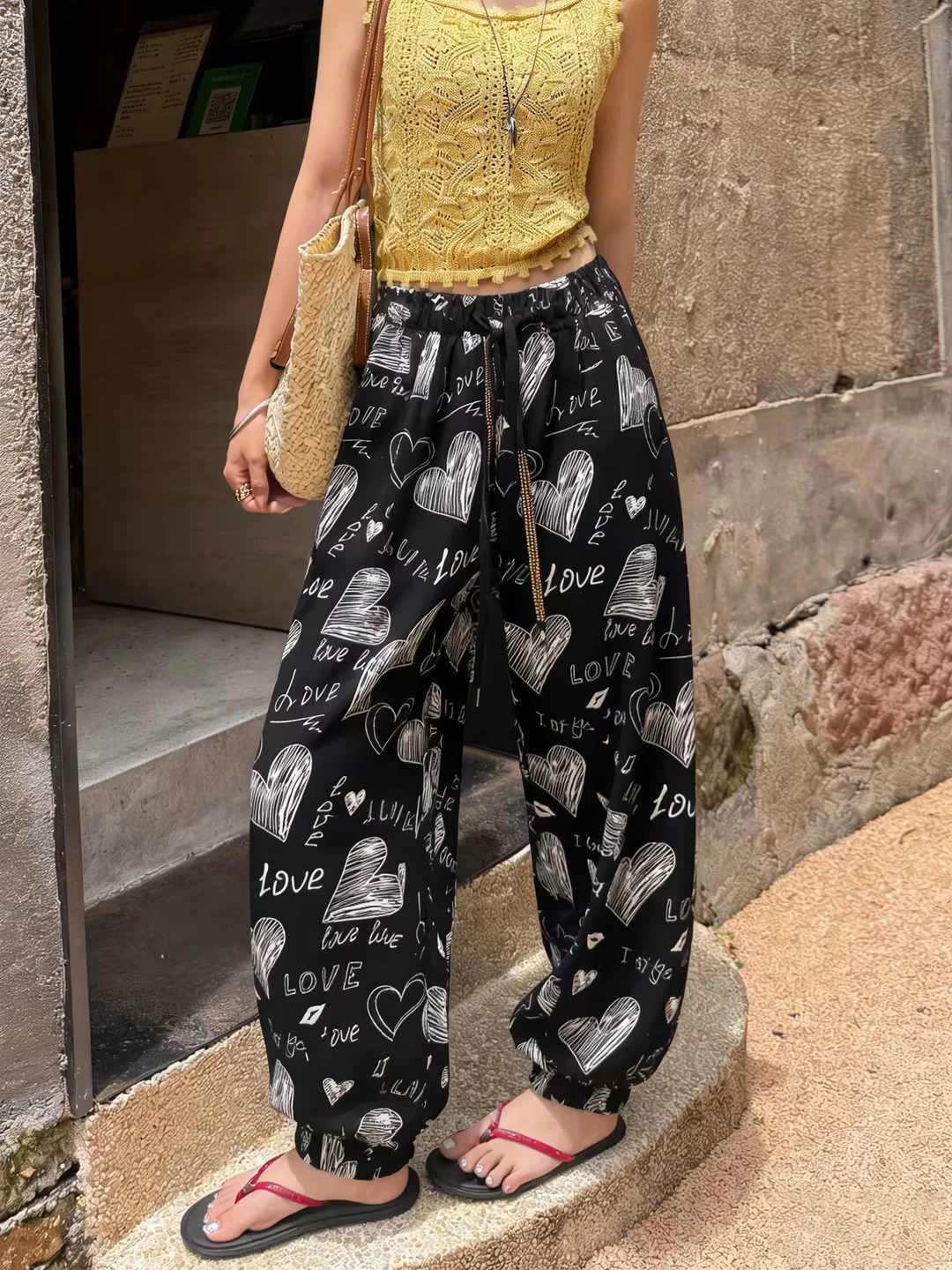 

Повседневные брюки из ледяного шелка для женщин: свободный крой, тонкие, быстросохнущие, весна-лето, прямые штанины, фасон «фонарик», модные, трендовые, для повседневной носки