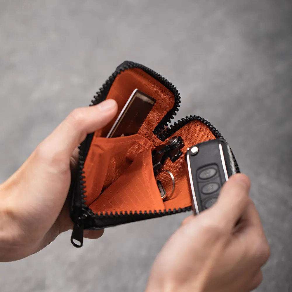 Чехол для карт на молнии — используется как кошелек для карт и мешочек для монет — вмещает 12-20 карт и наличных — с черным блоком Axoflux и RFID