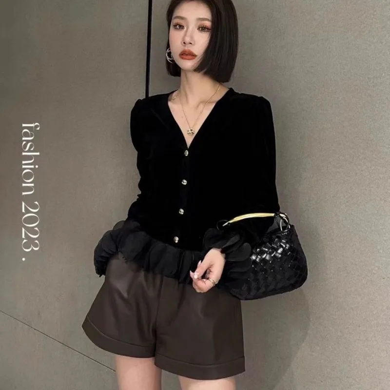 Vintage Blouse for Women 2023 Blusas Mujer De Moda Temperament Tunic Shirts V-neck Puff Sleeve Black Velvet Blouses Tops 7m787