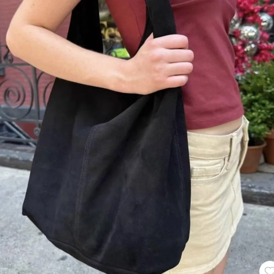 【Nowość】Vintage'owa torba typu hobo ze skóry zamszowej, duża, codzienna torba na ramię w kolorze camel brown, minimalistyczny styl do noszenia na co dzień i na zakupy. — zdjęcie 5