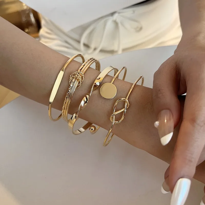 

5Pcs Gold Color Bracelet Set For Women Retro Glossy Geometric Metal Twist Chain Bangles Fashion Jewelry Wholesale