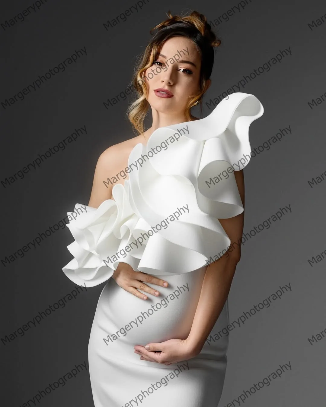 ワンショルダーフリルサテンマタニティドレスふわふわ袖妊婦ガウン写真撮影用ファッション特別な日のドレス