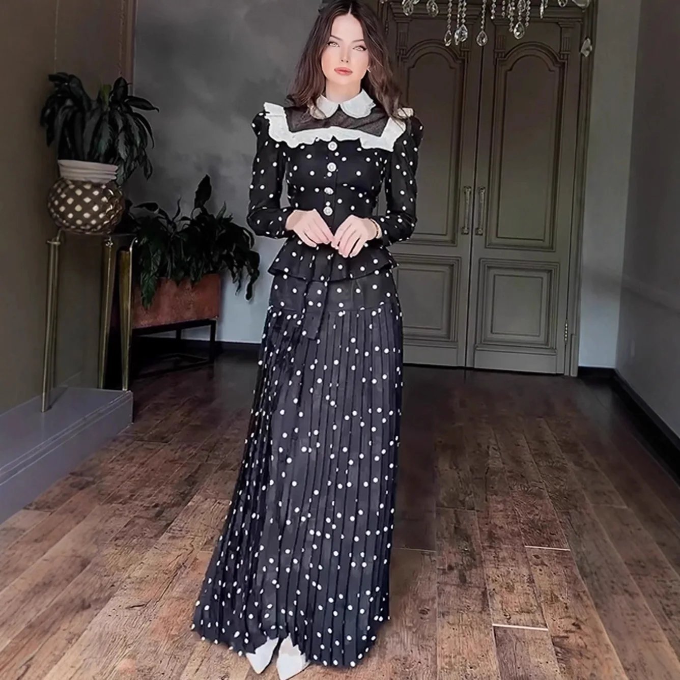 Elegantes Damen-Set mit Stehkragen, Tailliertem Schnitt, Schlankmachendem Polka-Dot-Muster, Langarm-Oberteil und Ausgestelltem Maxirock für den Alltag