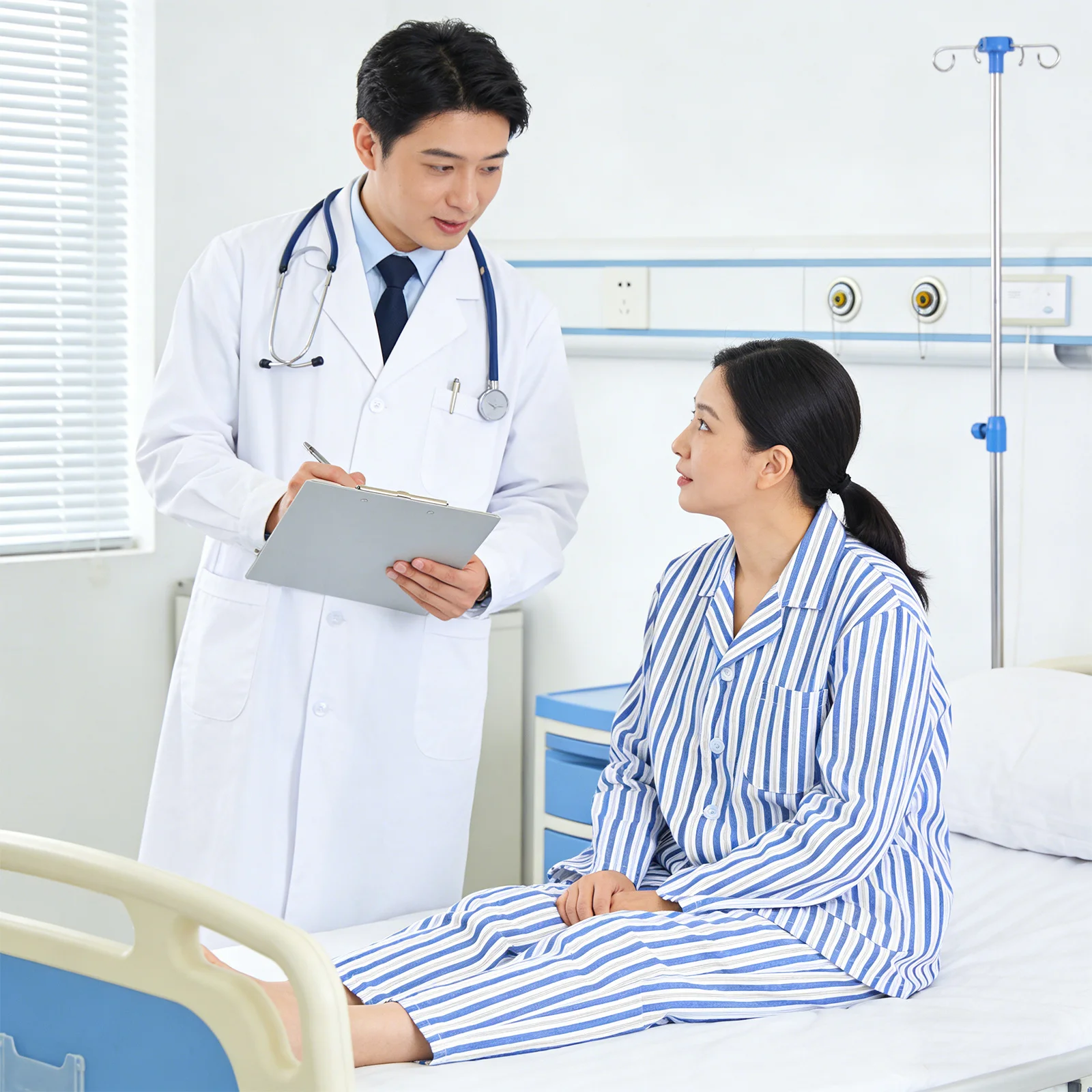 1 set 1 set pigiama di cotone per adulti manica lunga indumenti da notte ospedalieri modello a strisce abbigliamento paziente abbigliamento per la casa pigiama per adulti