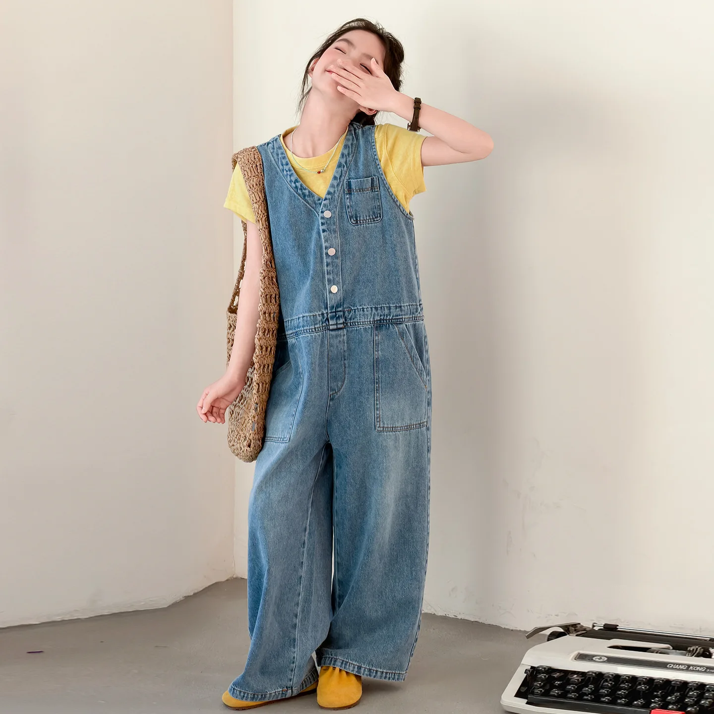 

Girls' Spring and Summer Set 2026 New Sweet Girl Korean Cowboy Jumpsuit Paired with Short Sleeved Two-piece Set Trendy