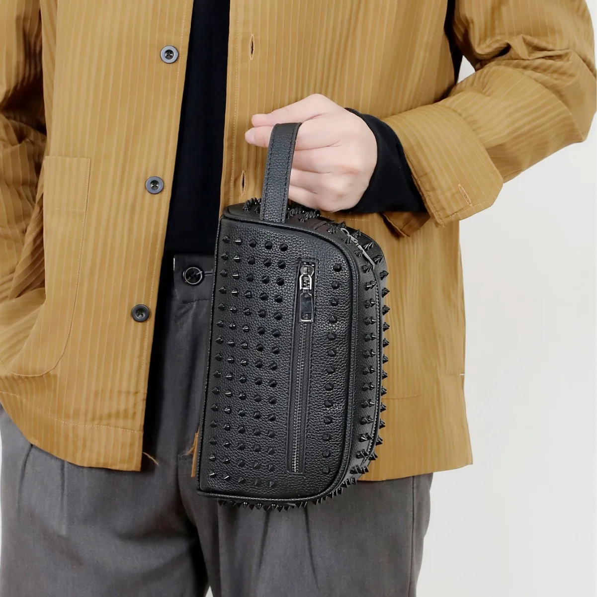 

Europe And The United States Fashion Casual Men's Bag Personality Riveted Bag Handbag Hold Purse Mobile Phone Clutch Bag Bolsos