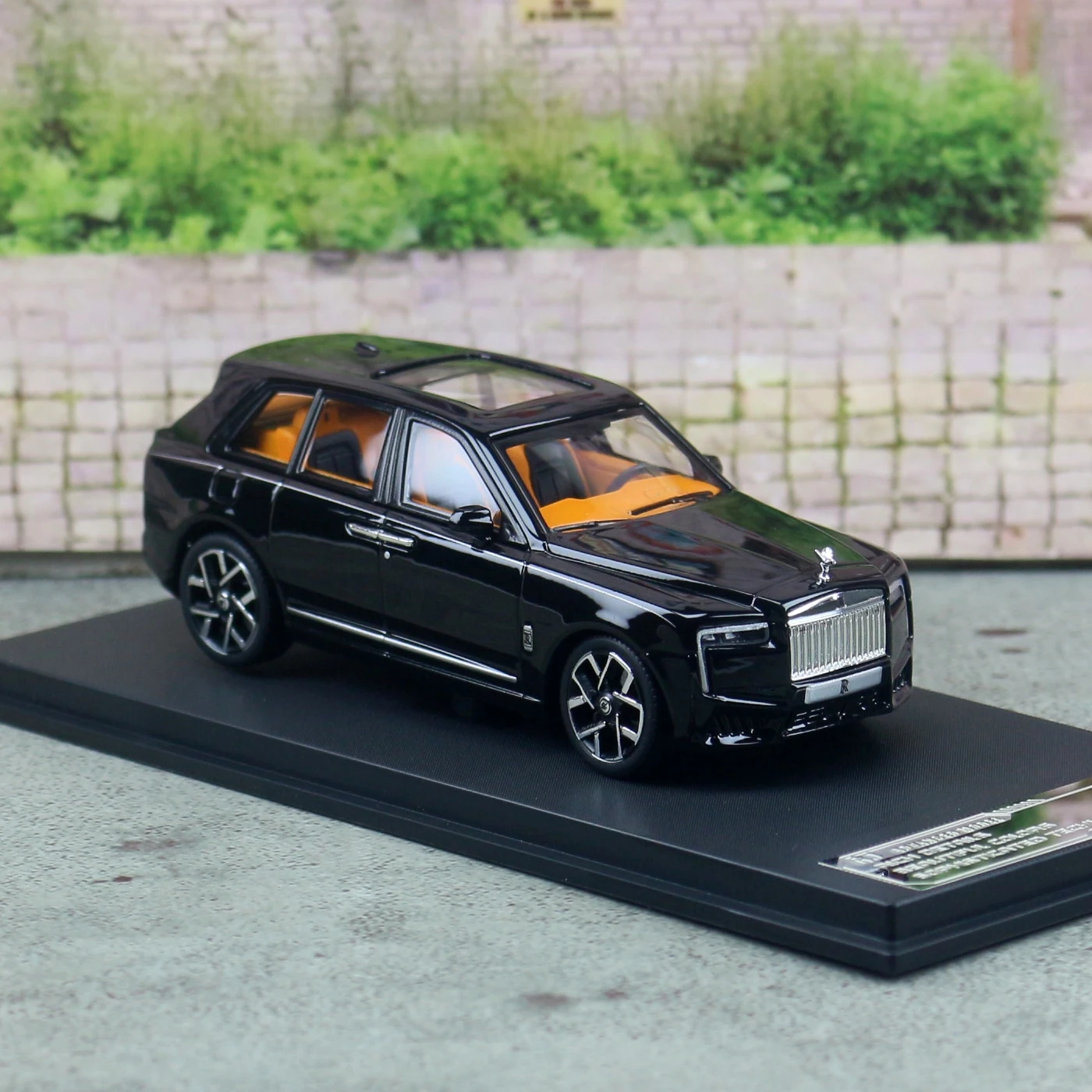 Image of 1/64 Cullinan Schwarzer Luxus-SUV 1:64 Miniatur-Modellauto aus Druckgusslegierung, Sammlerstück mit Freilauf-Rädern, Geschenk für Freund