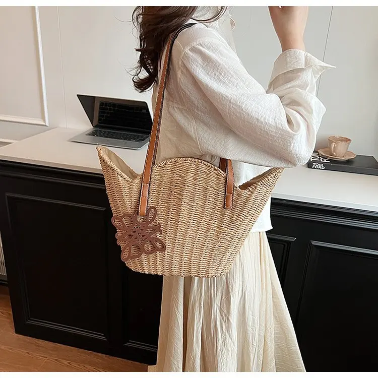 

2025 New Premium Crossbody Bag - High-End Commuter Purse, Spacious & Durable, Unique Minimalist Design for Women