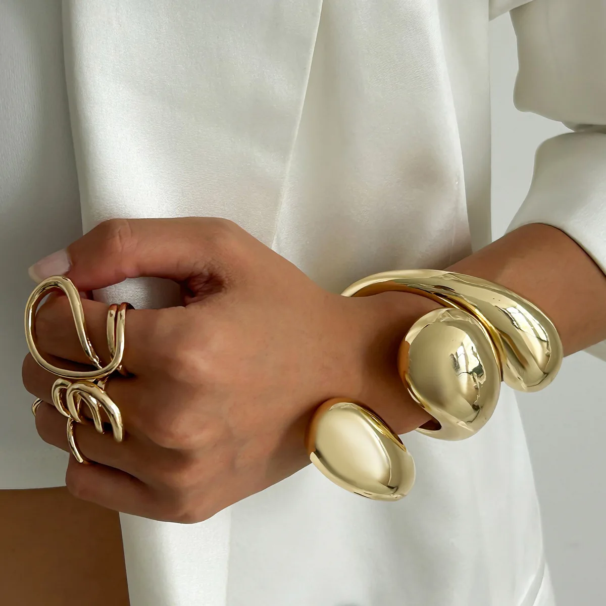DIEZI Vintage Big Water Drop Heavy Metal Wide Cuff Bangles Bracelets Vintage Punk Geometric Metal Spring Bangle For Women Men