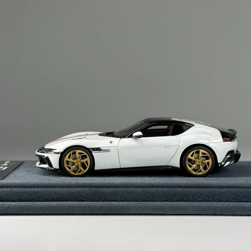 

Zadie 1:64 F12 Цилиндри, литая под давлением, статическая модель автомобиля из смолы, праздничный подарок для мальчиков, коллекция игрушек, украшение.