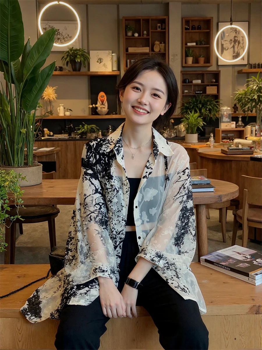 

Casual Long Sleeve Shirts Women Oversized Plaid Button-Down Blouse with Lightweight Fabric for Spring Office Daily Streetwear