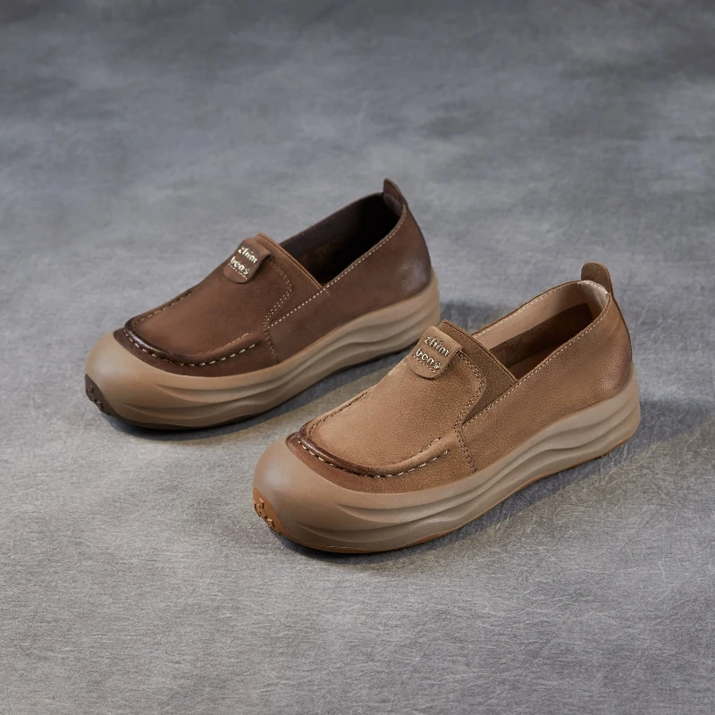 حذاء رياضي مكتنز من الجلد الطبيعي مريح بدون كعب سهل الارتداء على منصة عصرية للربيع للنساء بدون كعب مقاس كبير للخريف