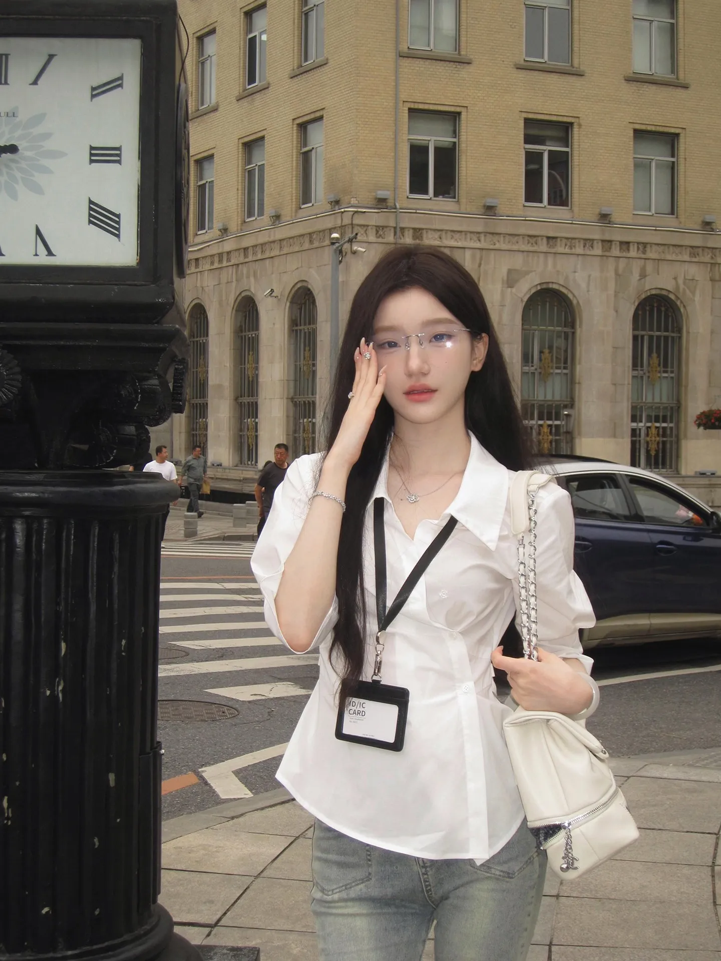 

Комплект из джинсов с высокой талией и белой рубашки Wang: модный дизайн с зауженной талией, женский повседневный летний комплект