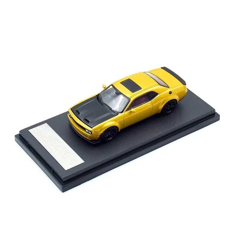 

SH In Stock 1:64 Challenger SRT Hellcat Opened Hood Austin Yellow Diecast Diorama Car Model Toys Stance Hunters