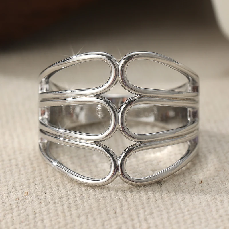 Vintage handgeschnitzter hohler Damenring aus silberfarbenem Metall mit geometrischem Design für den täglichen Gebrauch, Partyschmuck, Jubiläumsgeschenk. – Detail 2