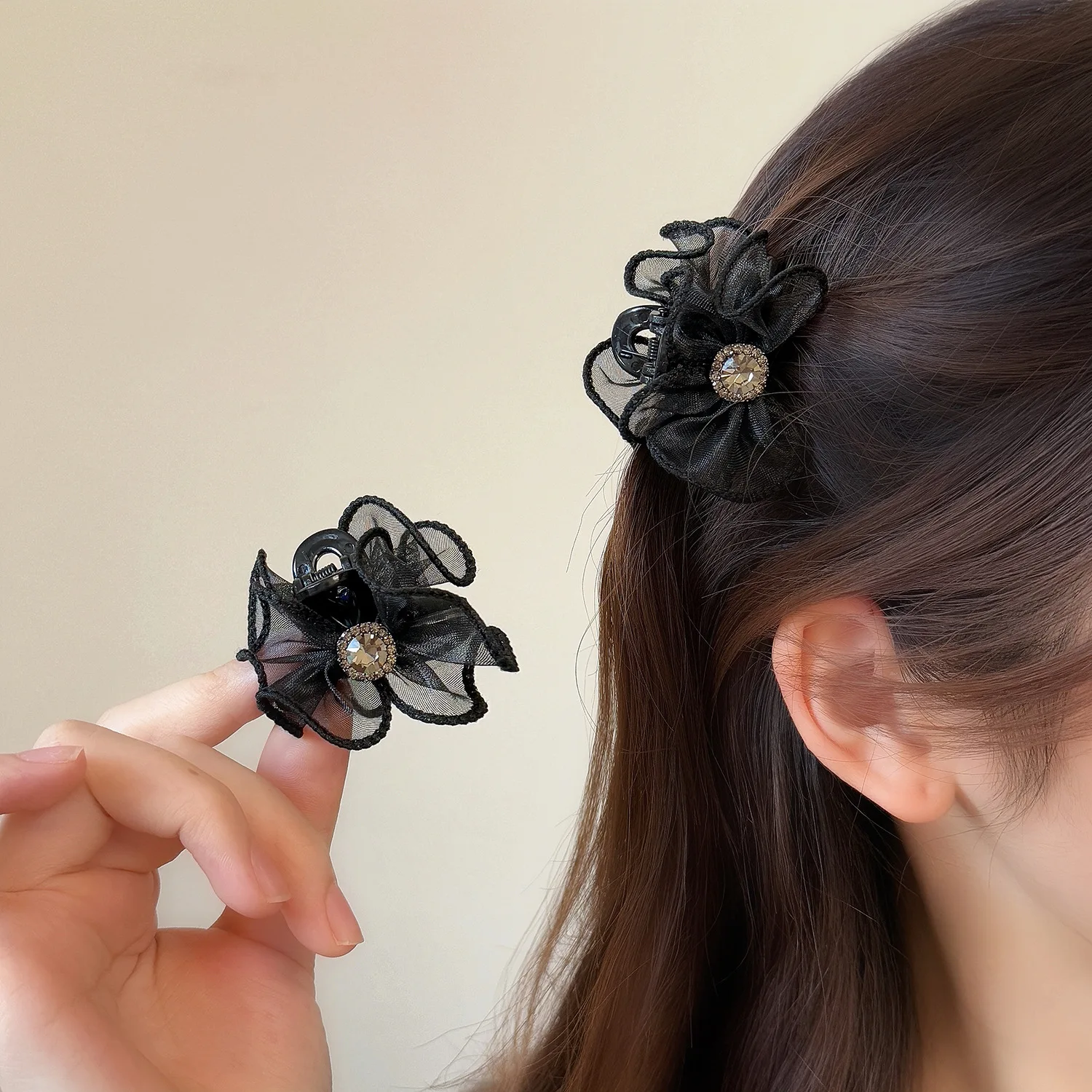 

Mini Mesh Lace Shark Clip Korean Style Small Hair Claw for Women Forehead Side Bangs Baby Hair Grips Non Slip