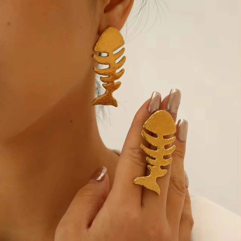 

Fashion Jewelry Fish Bone Earrings Personalized Elegant Hollowed-out Small Fish Skeleton Earrings