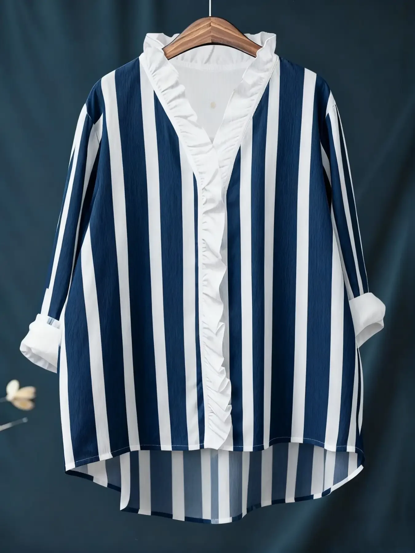 Autumn new V-neck casual top, women's long sleeved lace shirt, Loose fit white button front