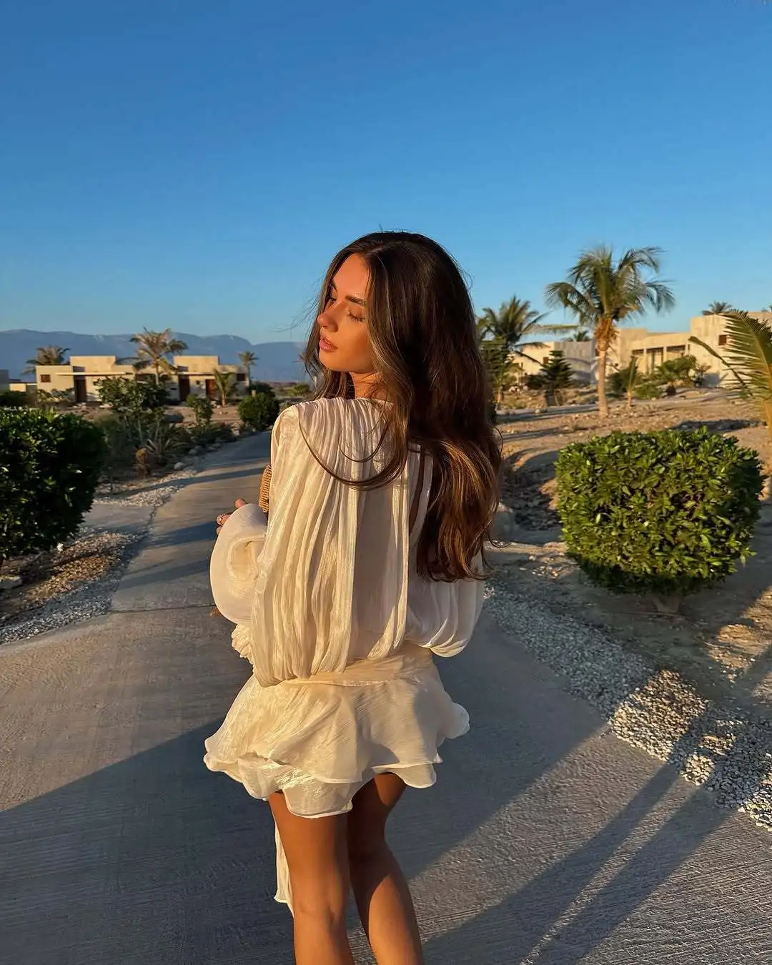 فستان نسائي صيفي فاخر بأكمام شفافة مطوي صغير عالي الشارع مريح لقضاء العطلات على الشاطئ للخروج