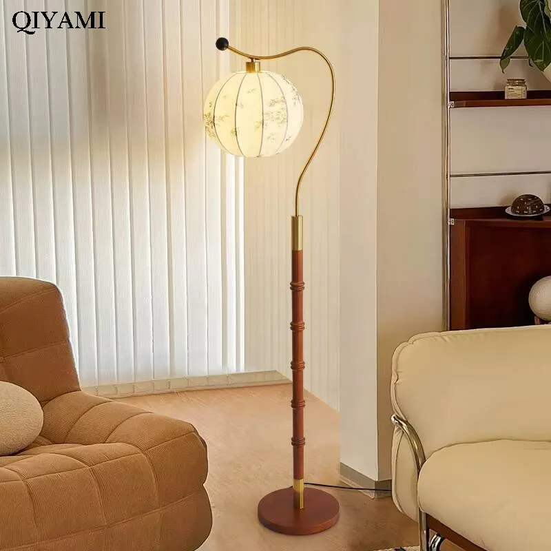 Medieval Style Wood Eye Protection Floor Lamp Japanese Retro Living Room Study Lamp French Fabric Printing Bedroom Table Lamp