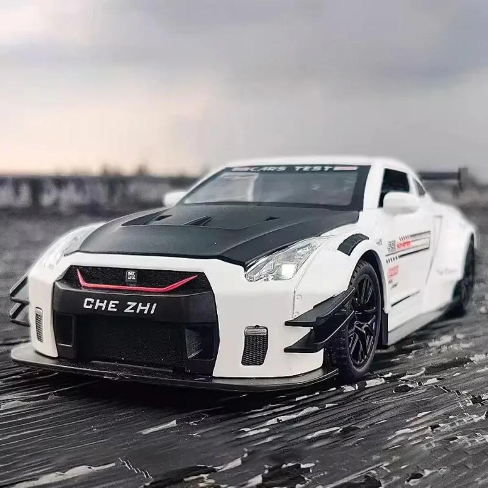 1:24 Schaal GTR R35 R34 Speelgoedautomodel Legering Diecast Pull Back 3 Deuren Opend Voertuigen Modellen Geluid Licht Collectie Kinderen Speelgoed