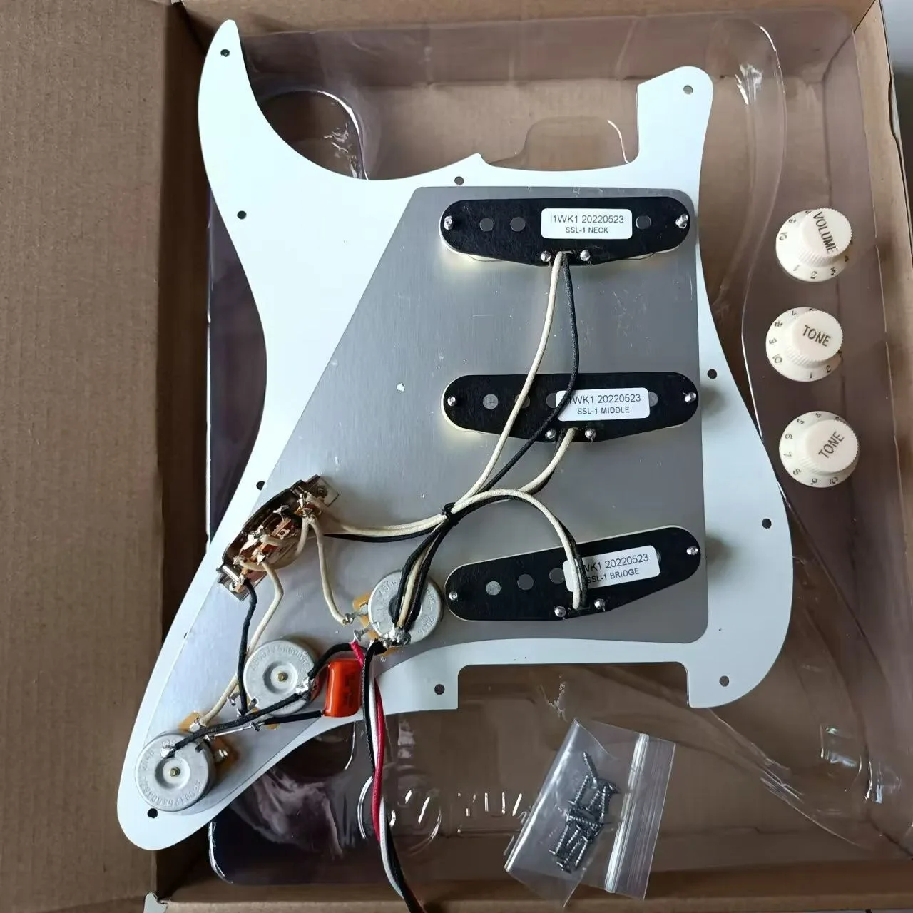 Prewired Loaded Pickguard With Coil Splitting SSS Alnico5 Pickups Set For ST Electric Guitar