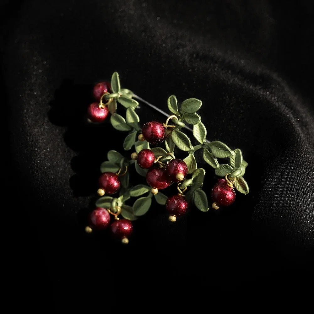 1 Stück Cranberry-Design-Brosche, neuartig, elegant und schön, simulierte Nischen-Kostüm-Accessoire-Anstecknadeln, Partygeschenke