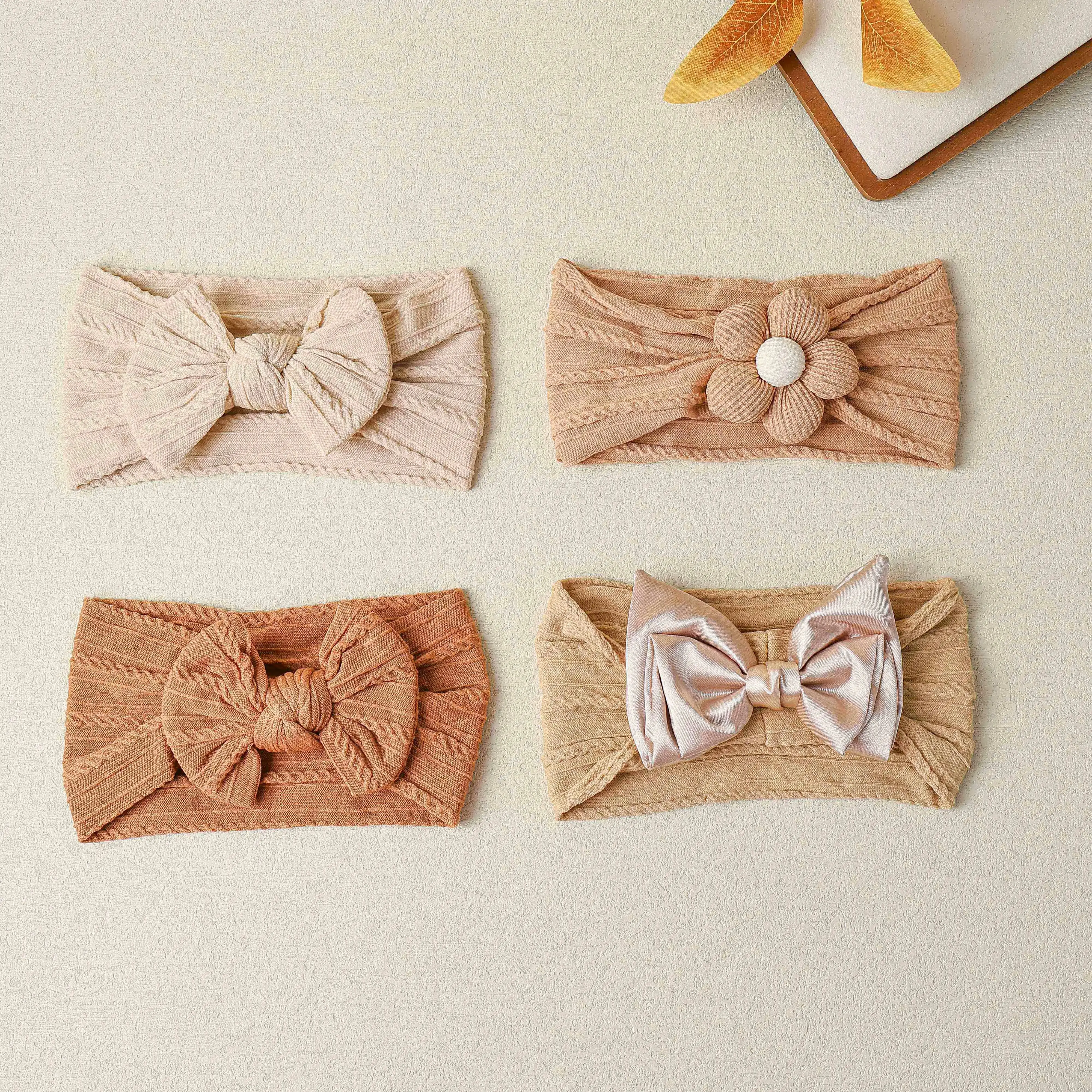 4-teiliges Set Baby Blumen-Schleifenstirnbänder Niedliche Braune Weiche Dehnbare Schleifenhaarbänder für Kinder Kopfbedeckung Neugeborenen-Haaraccessoires