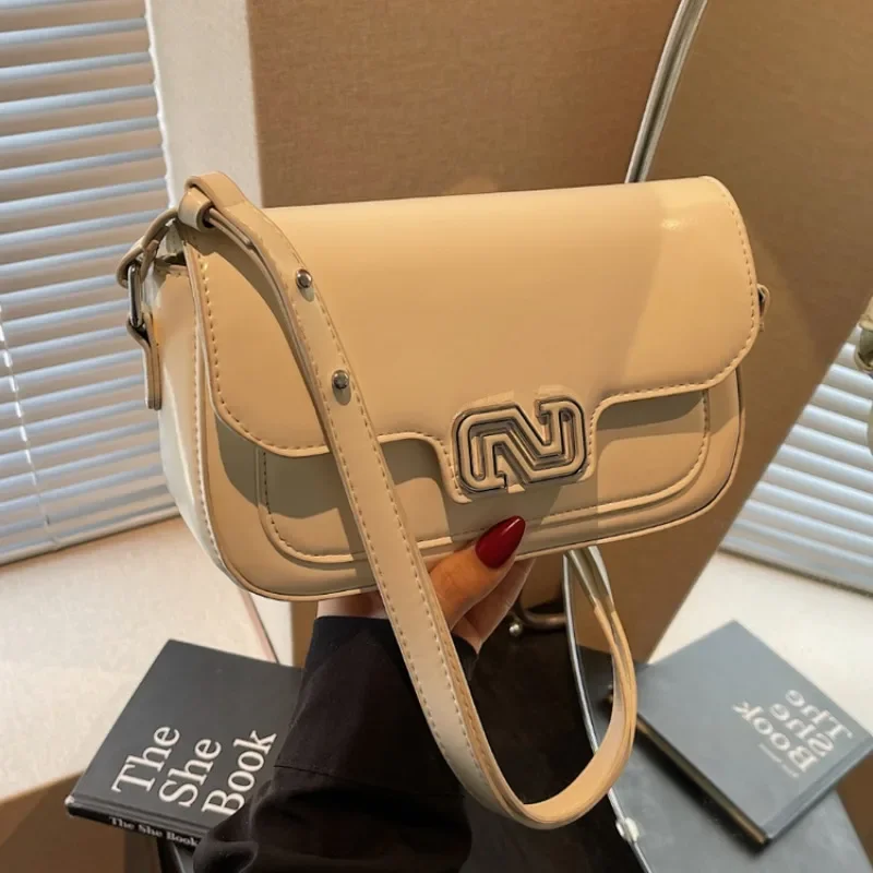 

Elegant Classic Diaper Bag For Women Popular Leather Tote Large Capacity Designer Commuter Fashionable Minimalist Shoulder Bag