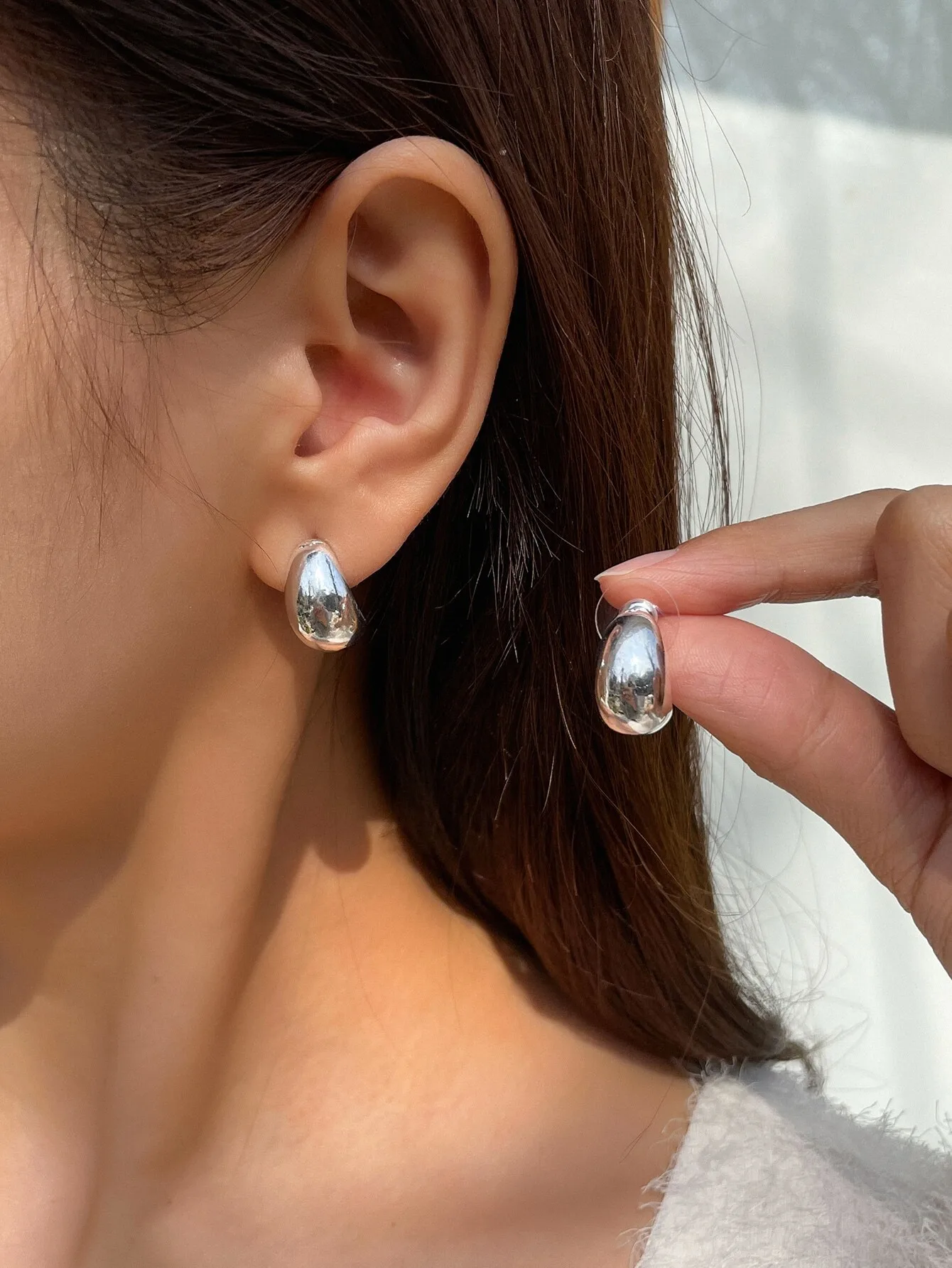 

Minimalist Silver Teardrop Stud Earrings for Women, Elegant Daily Wear Jewelry