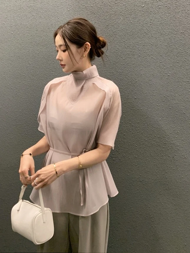 قميص نسائي أنيق بياقة عالية وأكمام قصيرة مع تصميم فيونكة عند الخصر على الطراز الكوري وأكمام منتفخة وقصة فضفاضة بلون واحد على ...