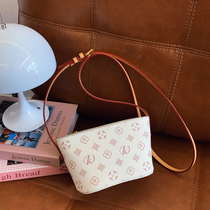 

Classic style, high-end printed small bucket bag, versatile and suitable for both day and night, stylish and fashionable.