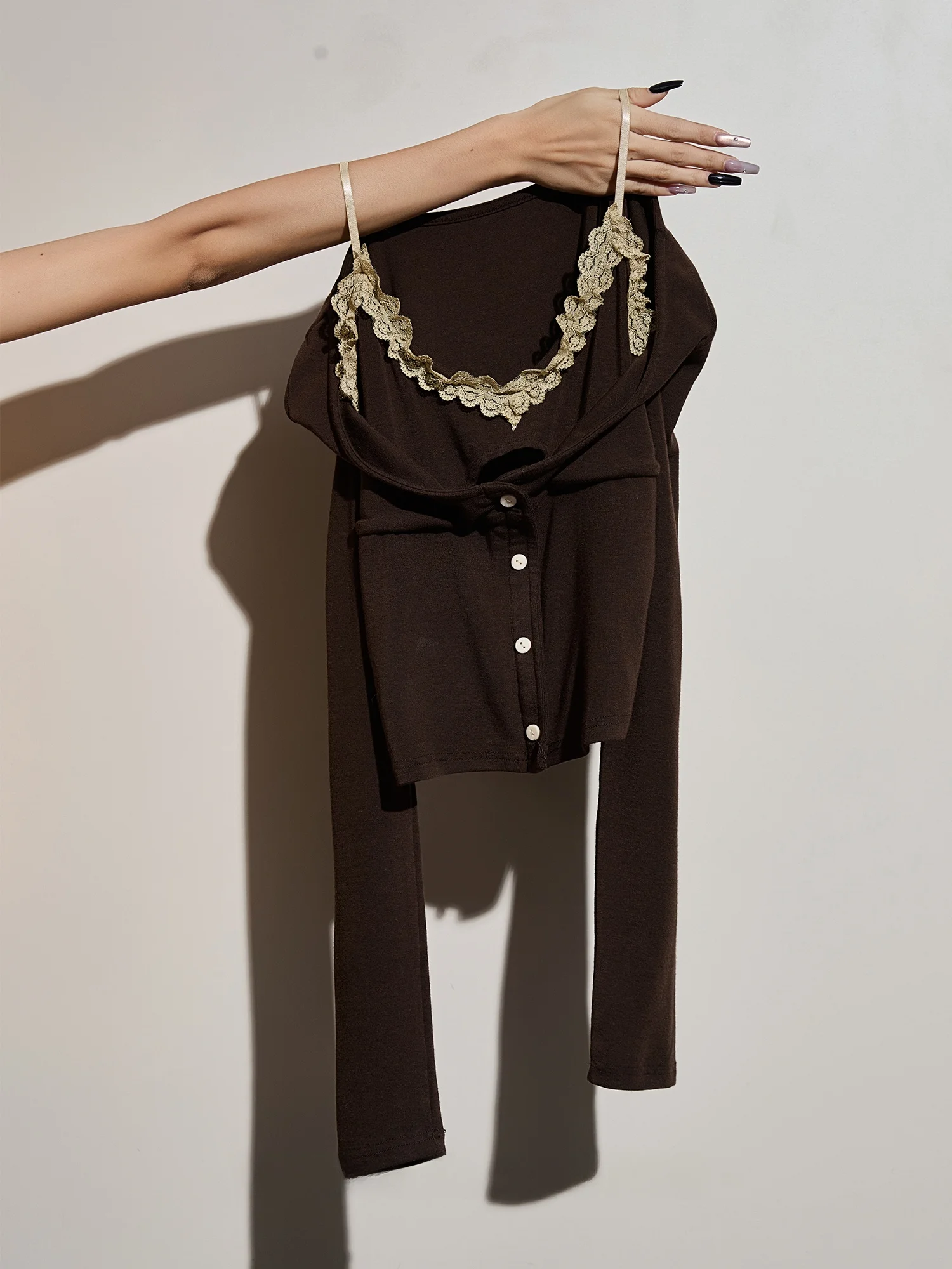 

Mii Xiaoke Long Sve Lace Splice Slim Fit T-irt Women's Base Layer Top Korean Sle Spring 2026 New Faion Breathable