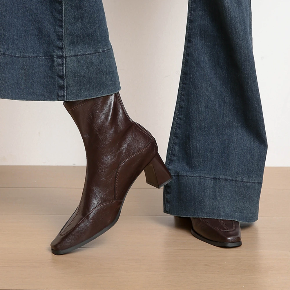 

2026 Новые узкие ботинки на высоком каблуке в стиле ретро, эластичные ботинки из мягкой кожи, винтажные короткие ботинки на квадратном каблуке с застежкой-молнией