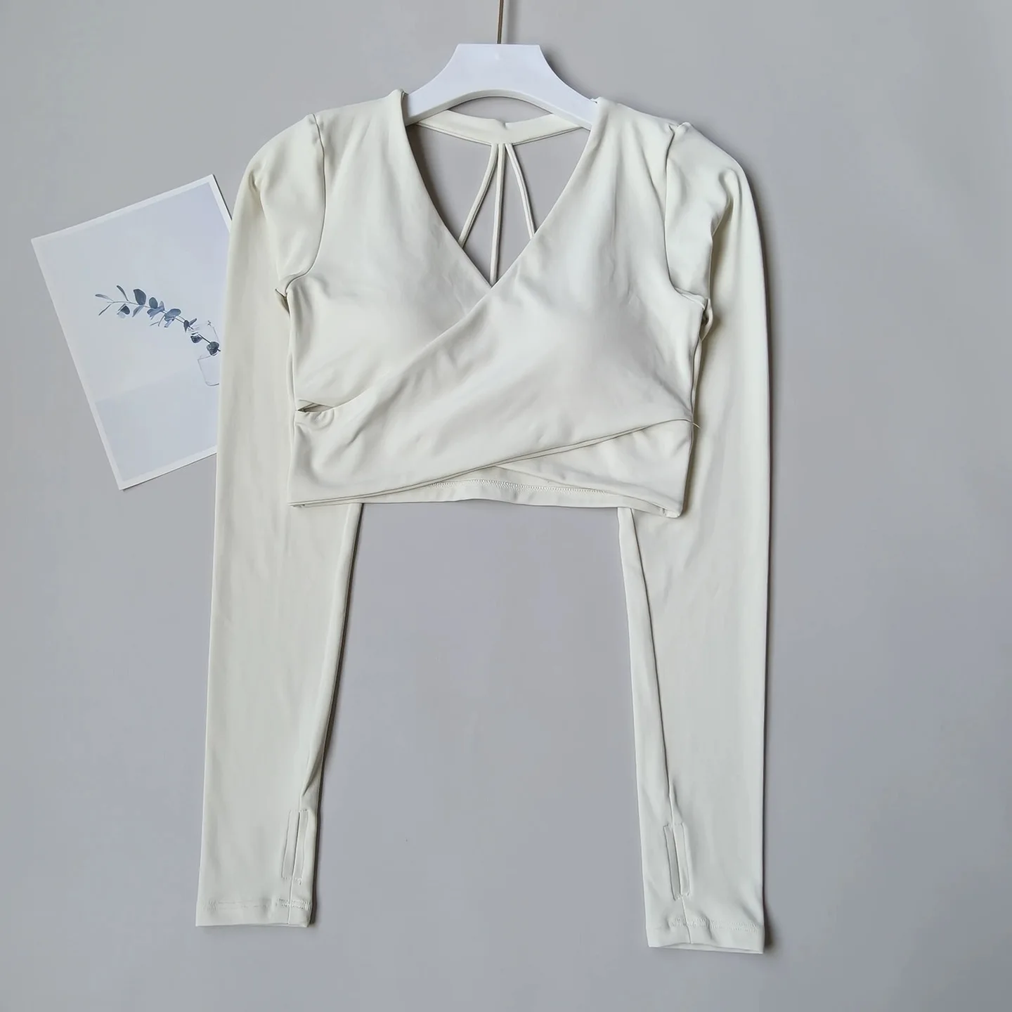 Kurzes Langarm-Yoga-Fitness-Outfit für Damen mit Brustpolstern für Yoga, Pilates und Workout – Detail 7