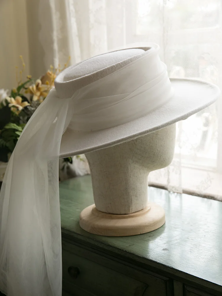 High end elegant retro French top hat with headdress wool white top hat travel photography wedding dress accessories