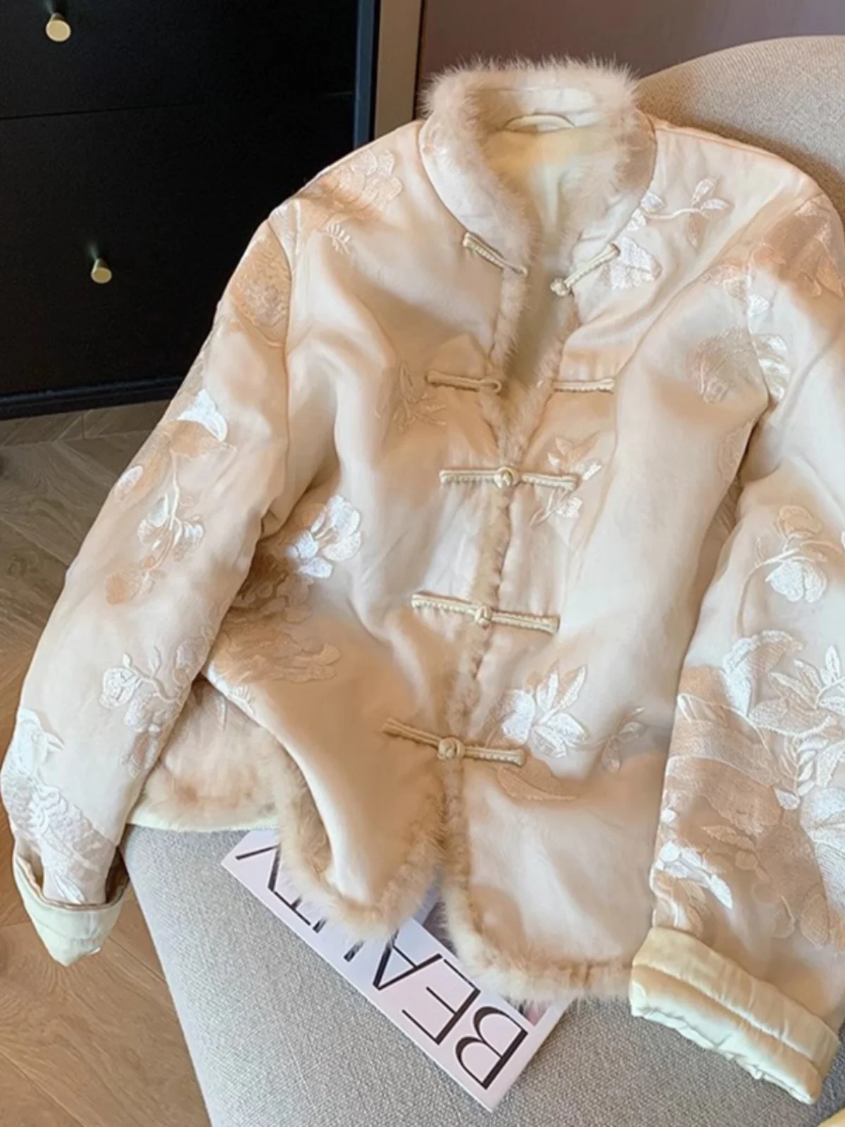 

Новое китайское женское хлопковое пальто с тяжелой вышивкой в стиле пэчворк из искусственного меха, теплое пальто, длинный воротник-стойка