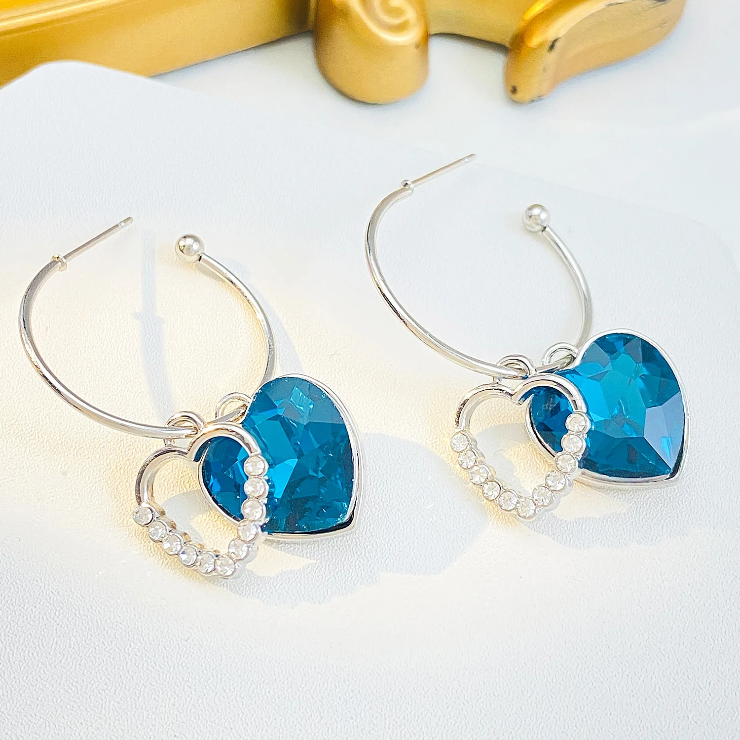 Vintage Fashion Blue Crystal Heart Drop Earrings For Women Jewelry 2026 Trending New Luxury Ocean Heart Zircon Earrings Brincos